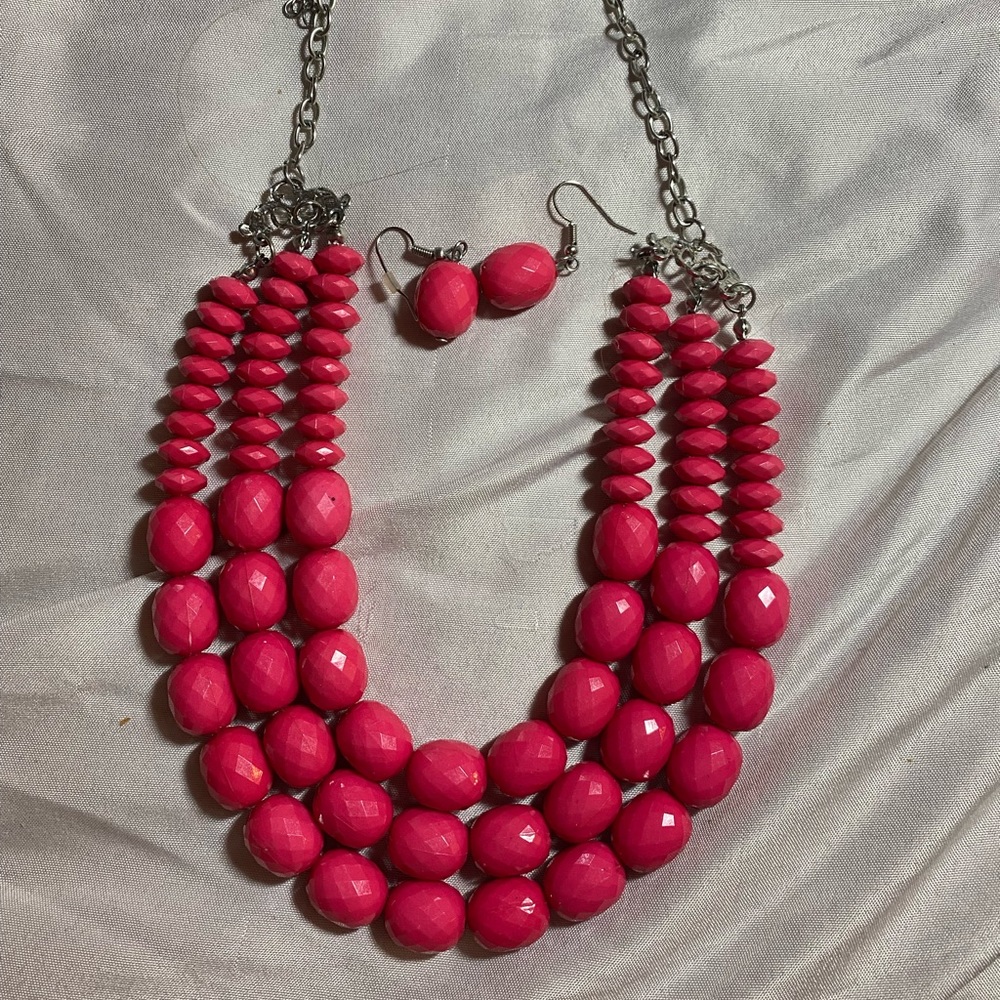 Red beaded adjustable necklace with drop earrings